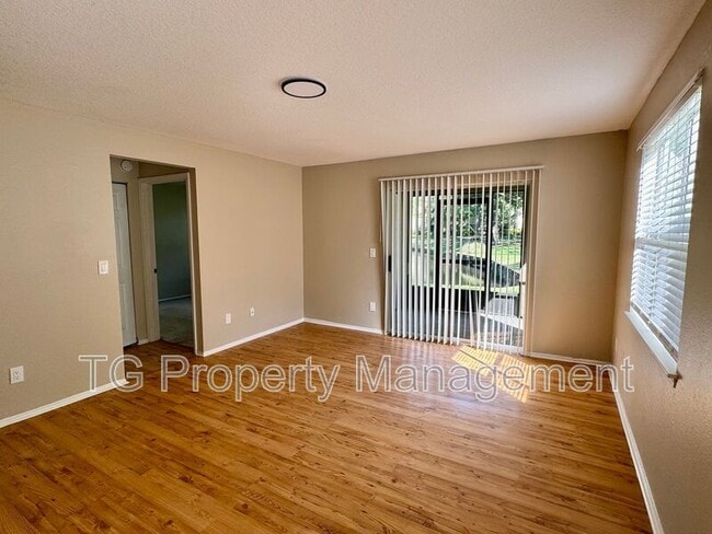 Building Photo - 11 Arbor Club Dr
