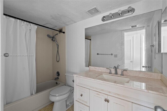 Building Photo - 1410 S Ocean Dr