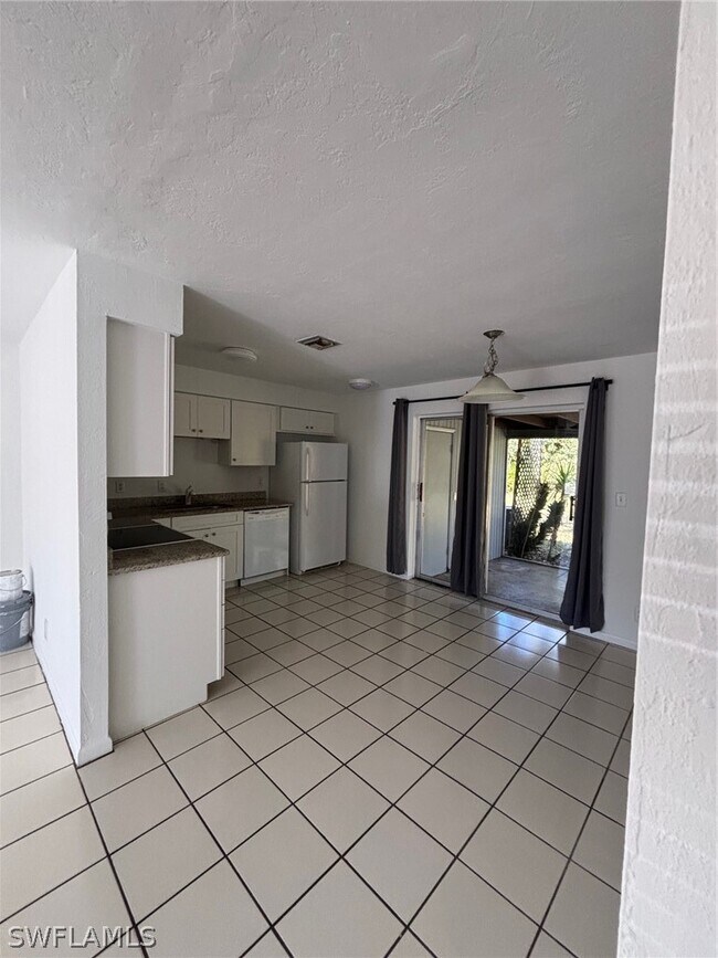 Building Photo - 125 Crown Dr