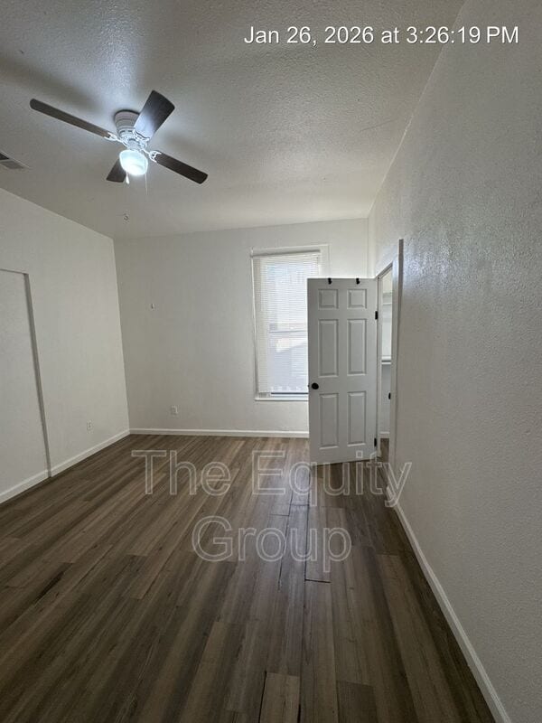 Building Photo - 500 W School Ave