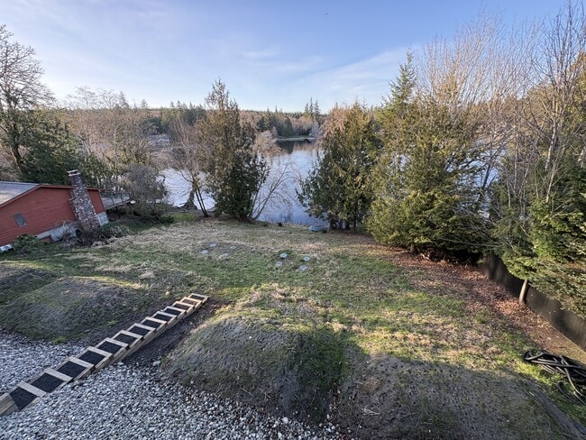 Building Photo - 1680 SE Crescent Dr