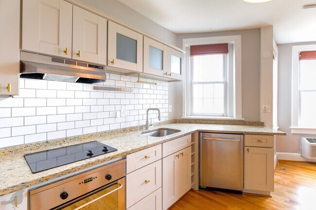 Building Photo - 1125 Maryland Ave NE