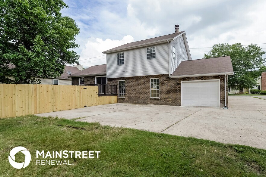 Building Photo - 3216 Country Lawn Dr