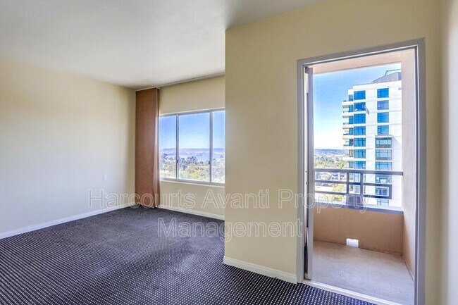 Building Photo - 3060 Sixth Ave
