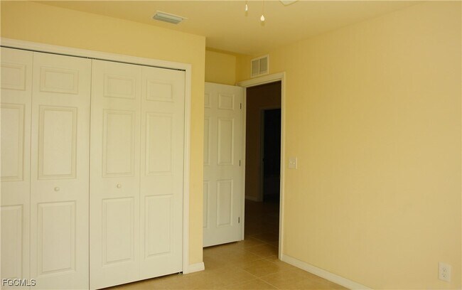 Building Photo - 530 SE 5th Ave