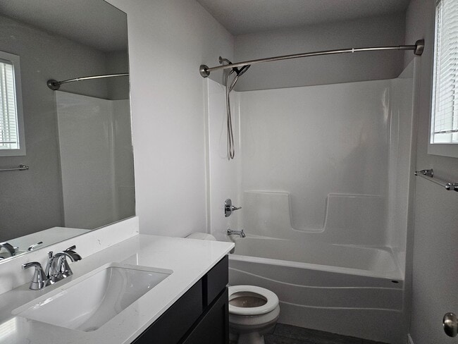 Building Photo - 3 Bed / 2.5 Bath Home in Norwalk. Move-In Special: Get 1 month FREE with an 18-Month Lease!