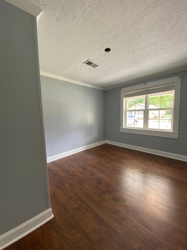 Building Photo - 415 Elm Ave NW