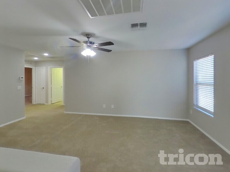 Building Photo - 6327 W Fawn Dr