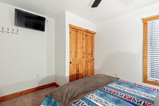 Building Photo - 421 S Main St