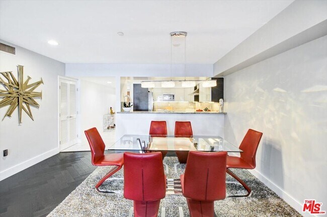 Building Photo - 1319 N Detroit St