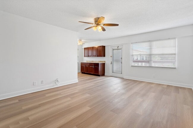 Building Photo - 290 Brighton G