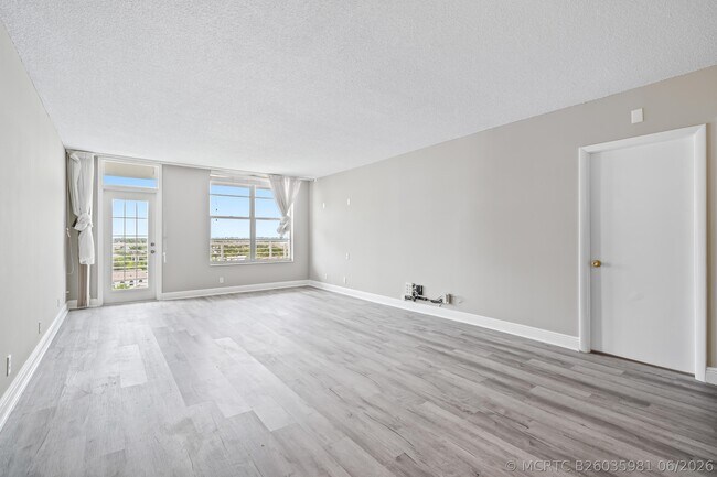 Building Photo - 2851 S Ocean Blvd