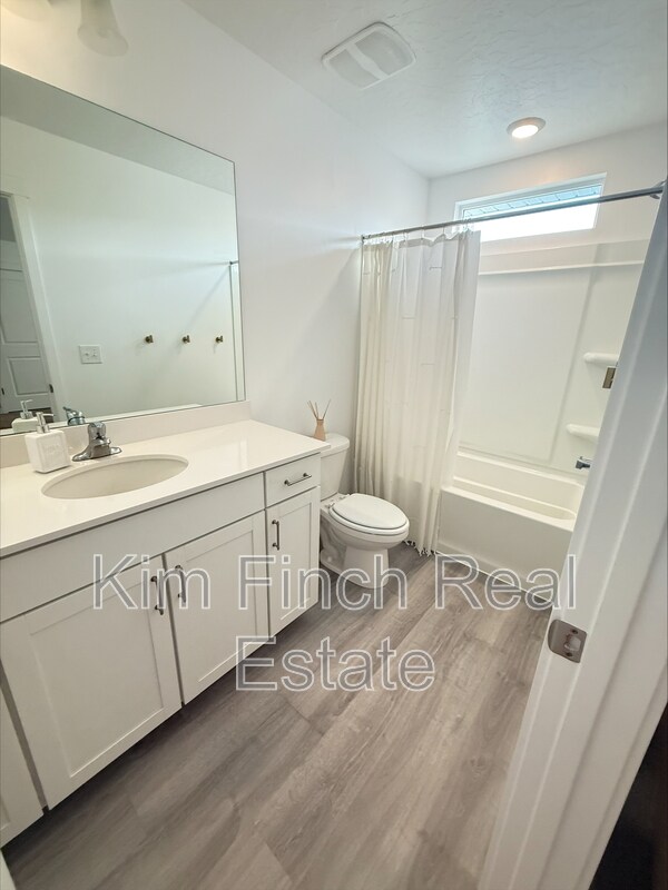 Building Photo - 536 N Willow Springs Ave
