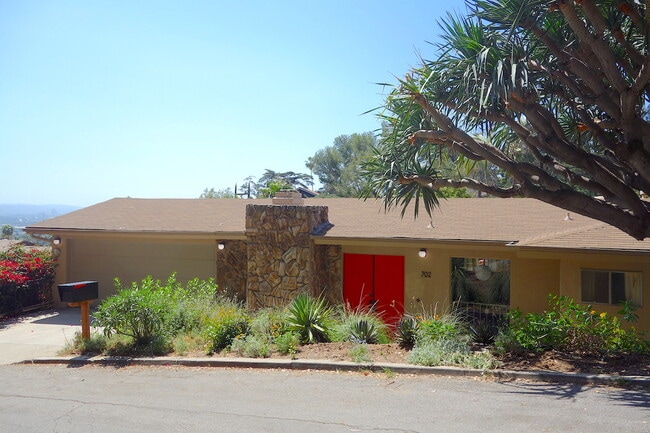 Building Photo - 702 Cavanagh Rd