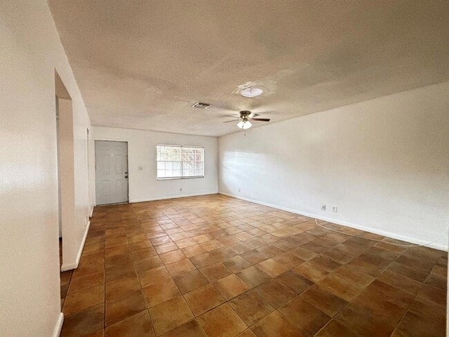 Building Photo - 3919 Wilshire St