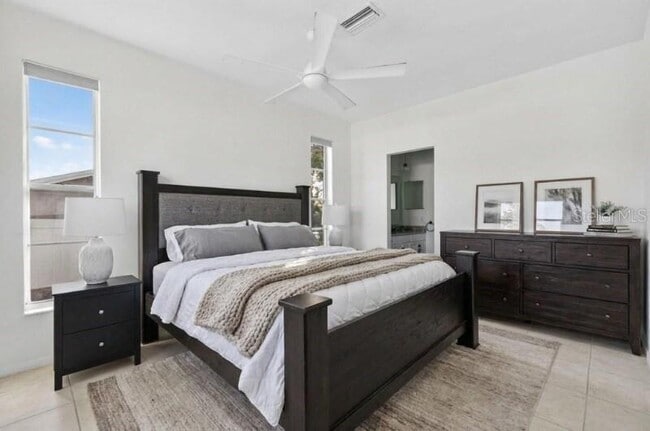 Building Photo - 8195 Coachlight Cir