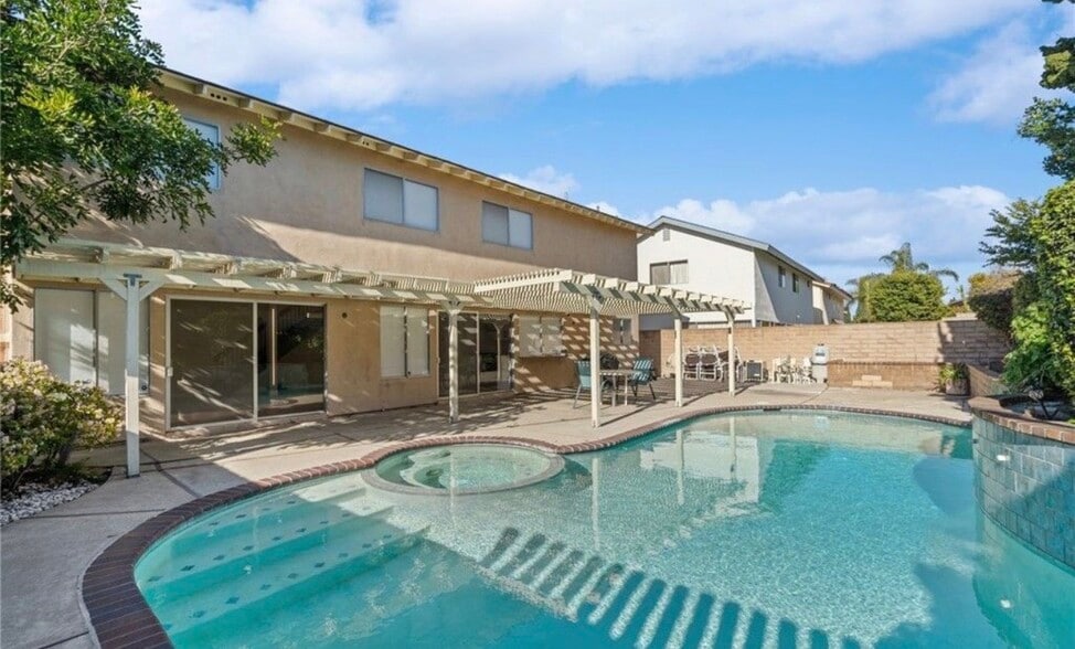 Building Photo - 17552 Wayne Ave