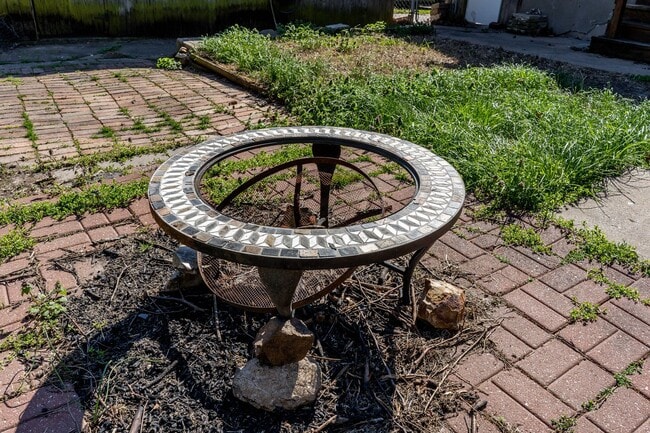 Building Photo - Spacious 2 bedroom 2 bath house