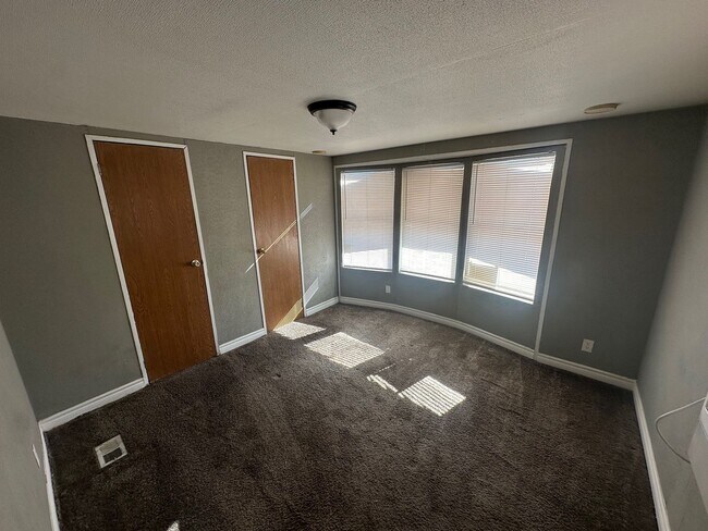 Building Photo - 201 Shoshone Ln