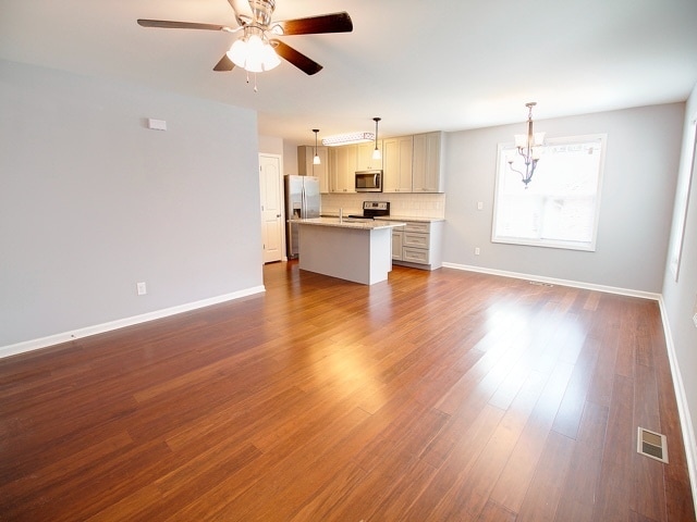 Building Photo - 4 Bedroom 3 Bath Home In Chapel Hill!