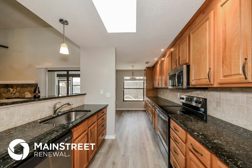 Building Photo - 8416 Cypress Lake Dr