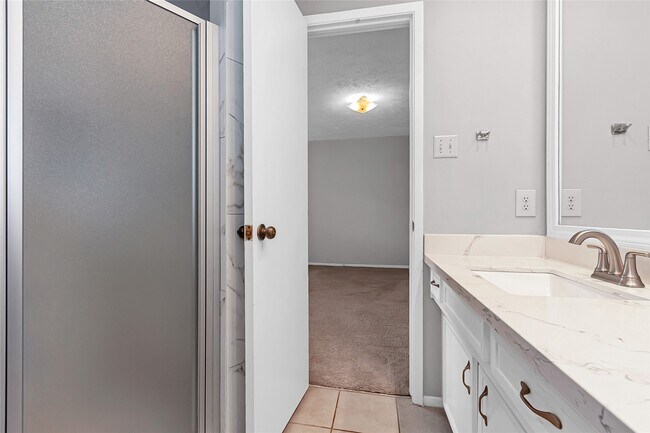 Building Photo - 2710 Green Fields Dr