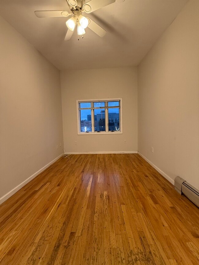 Building Photo - 614 GRAND St