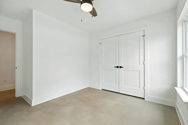 Building Photo - 3206 Sayle St