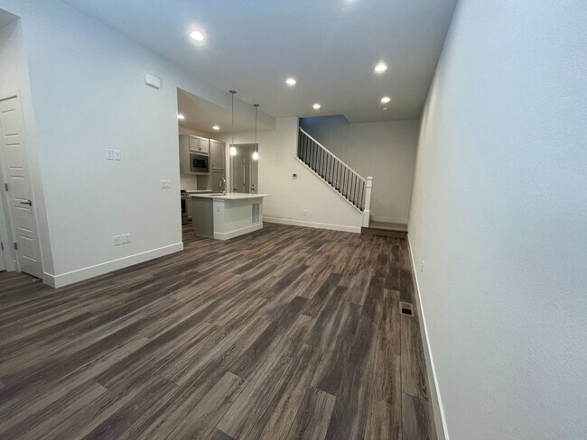 Building Photo - 3bed/3.5bath Townhouse in Downtown Superior - Available August!