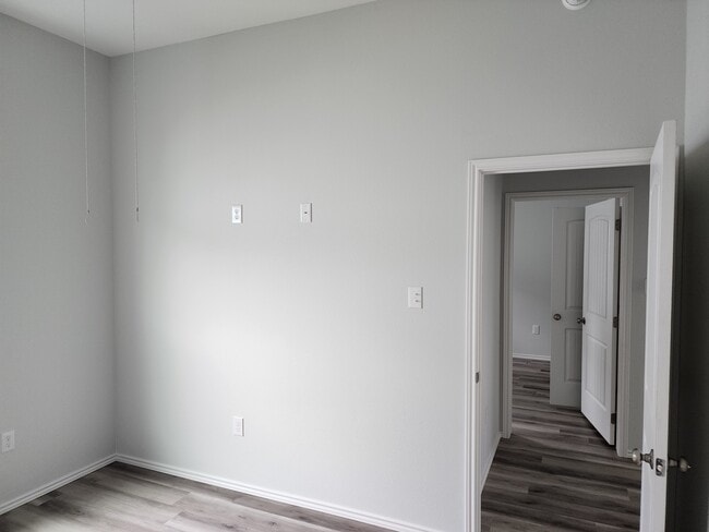 Building Photo - 107 Palancar