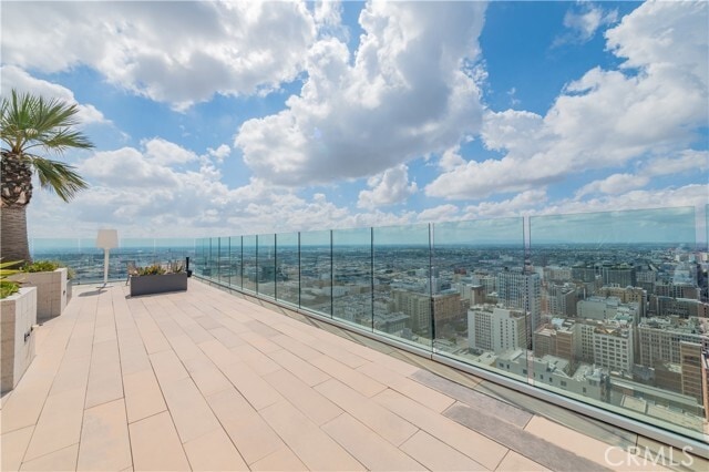 Building Photo - 400 S Broadway