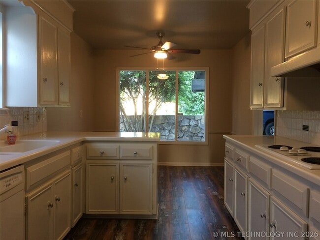 Building Photo - 4912 S Knoxville Pl