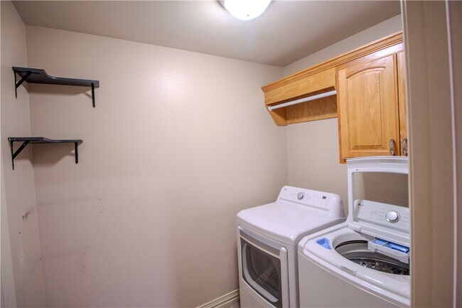 Building Photo - 202 Dawn Dr