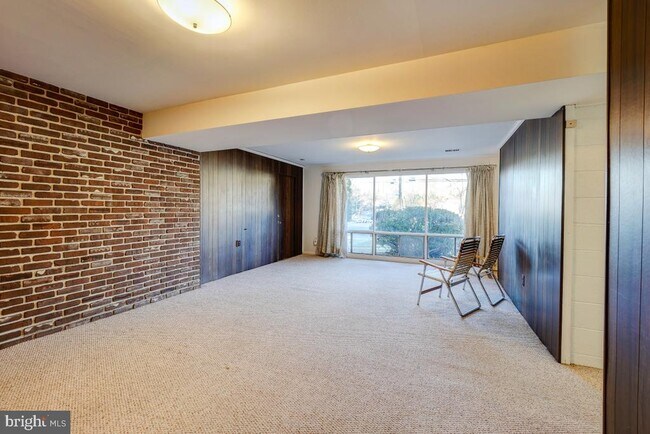 Building Photo - 13701 Arctic Ave