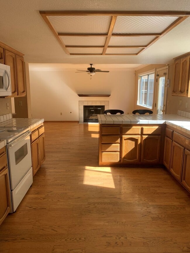 Building Photo - 5828 Laguna Vale Way