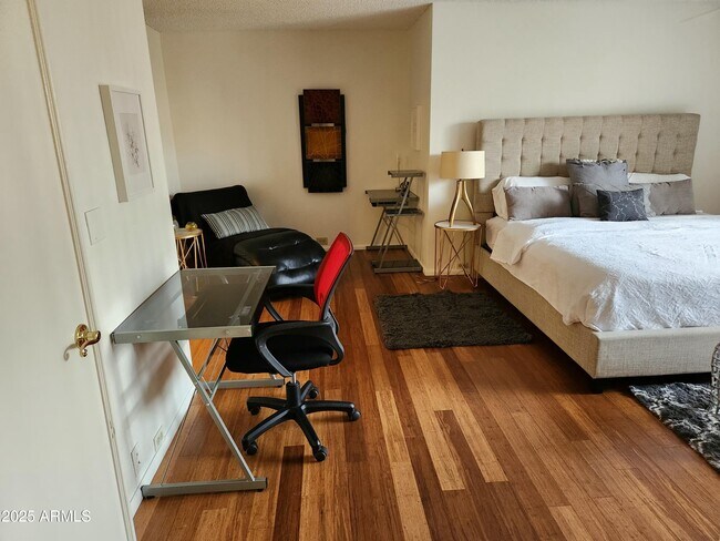 Building Photo - 7557 N Dreamy Draw Dr