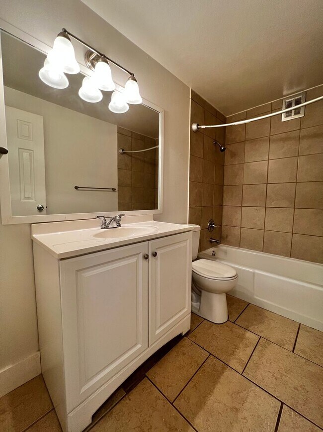 Building Photo - Robertson1001 (KC-JF-NB)