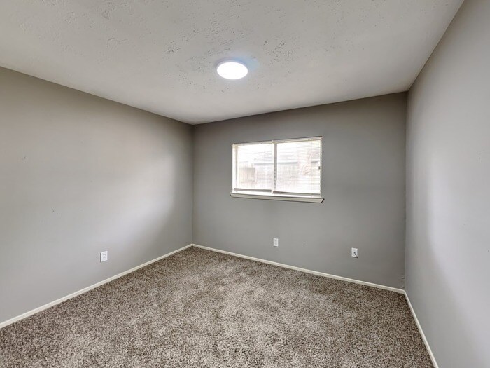 Building Photo - 24030 Griffin House Ln