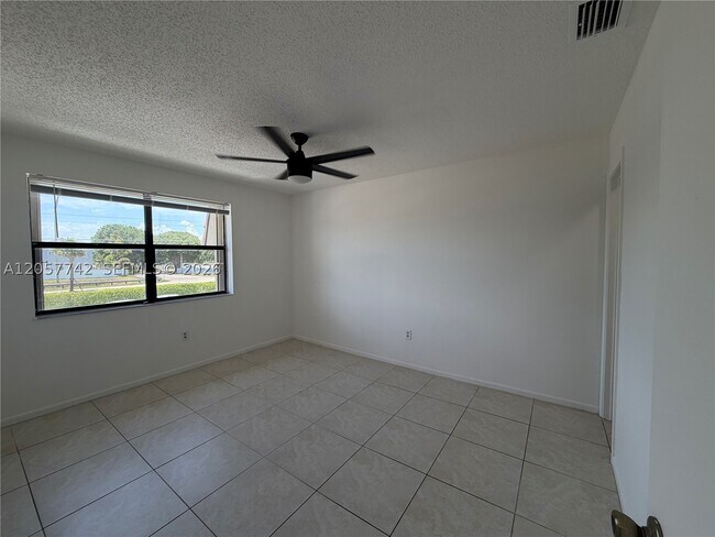 Building Photo - 411 NW 100th Pl