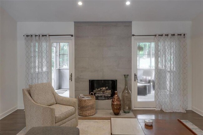 Building Photo - 392 Greenfield Ct