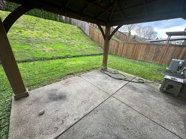 Building Photo - Amazing 2,306-square-foot house in Wood Village