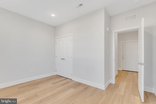 Building Photo - 1243 W Westmoreland St