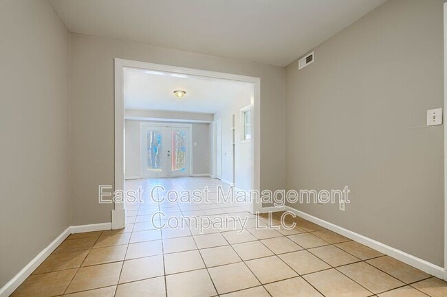 Building Photo - 28 Ebbing Ct