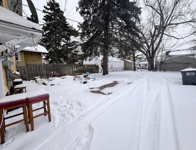 Building Photo - 1947 Sussex Pl