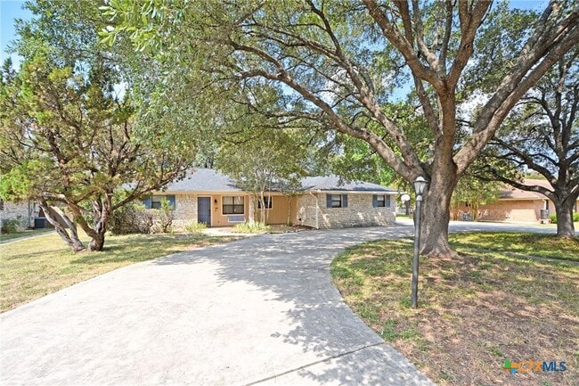 Building Photo - 1215 Clearwater Dr