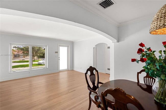 Building Photo - 3018 Coconut Grove Dr