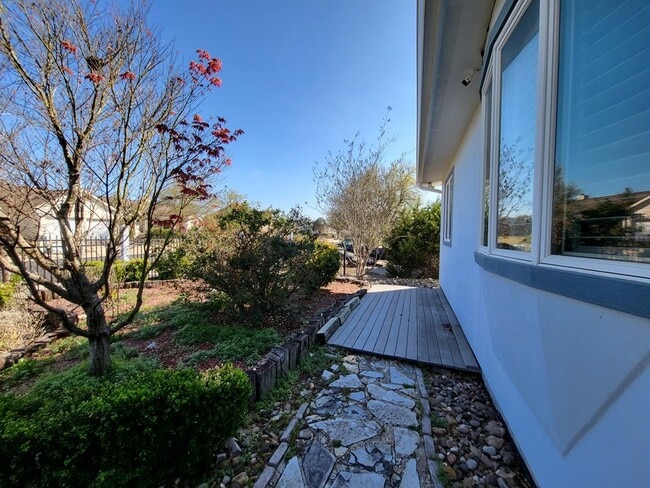 Building Photo - 2014 Vista Ridge Dr