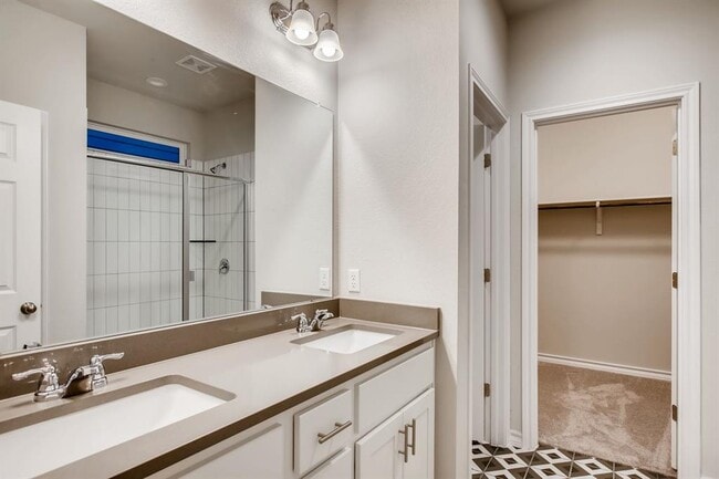 Building Photo - 11920 Saddle Rock Dr