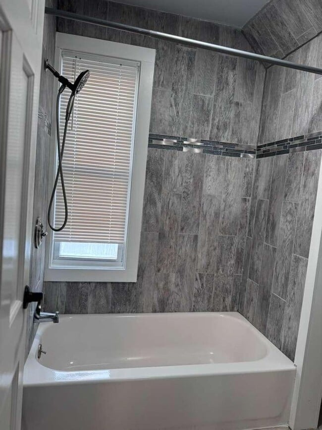 Building Photo - 174 Portsea St