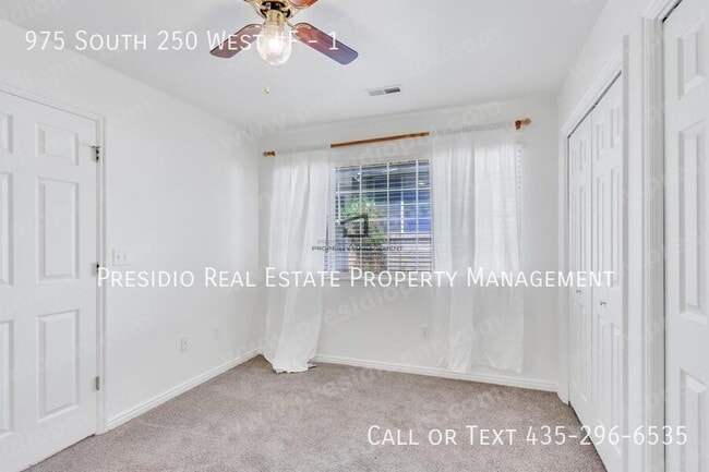 Building Photo - 975 S 250 W St